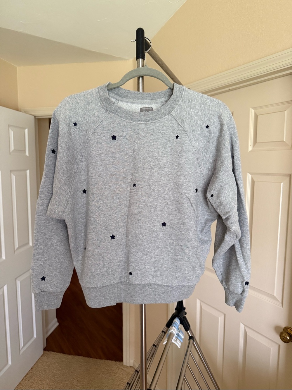 Women’s Grey Star-embroidered Crewneck Fleece Sweatshirt